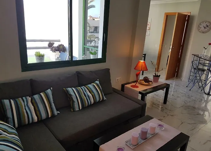Casa Palmera Only 150 Meters To The Beach, Heated Pool, Wifi, Sat-tv, Balcony With Poolview *