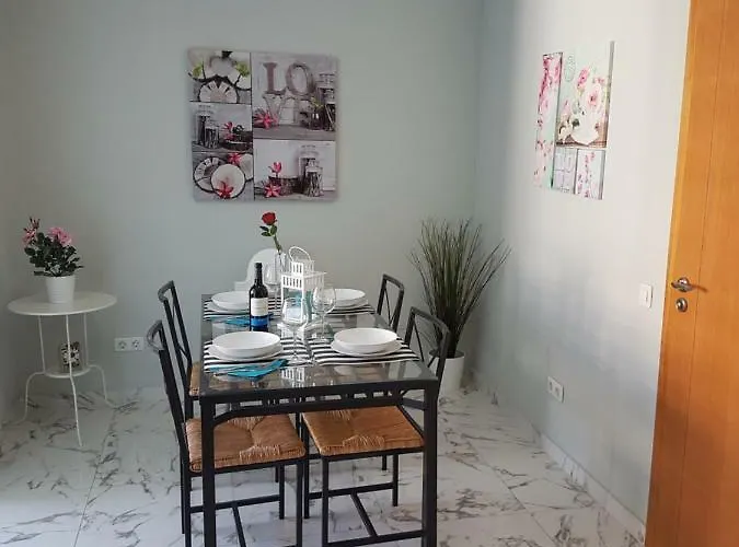 Casa Palmera Only 150 Meters To The Beach, Heated Pool, Wifi, Sat-tv, Balcony With Poolview דירה