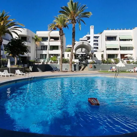 Casa Palmera Only 150 Meters To The Beach, Heated Pool, Wifi, Sat-tv, Balcony With Poolview 阿罗纳