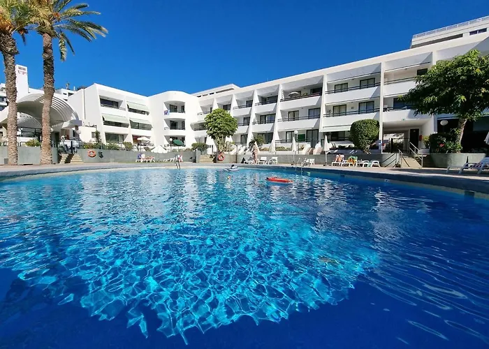 Casa Palmera Only 150 Meters To The Beach, Heated Pool, Wifi, Sat-tv, Balcony With Poolview