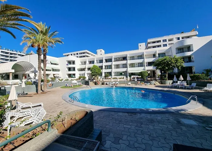 Casa Palmera Only 150 Meters To The Beach, Heated Pool, Wifi, Sat-tv, Balcony With Poolview