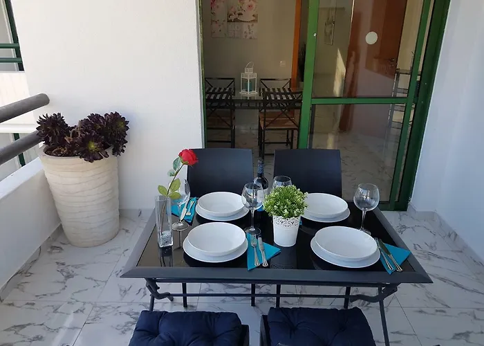 Casa Palmera Only 150 Meters To The Beach, Heated Pool, Wifi, Sat-tv, Balcony With Poolview *